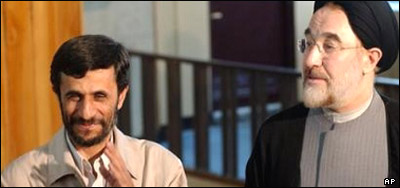 محمد خاتمی و محمود احمدی نژاد (چپ)