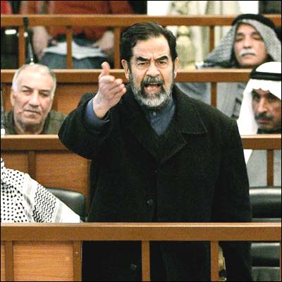 अदालत में सद्दाम हुसैन