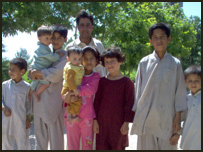 اطفال در باغ شيدای هرات