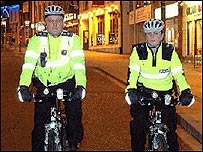 警车换乘自行车