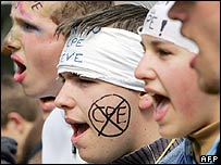 Sinh viên ở Pháp biểu tình