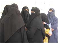 ملزمان کے خاندان والے 