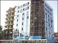 بر اساس گزارشها بيش از نيمی از مردم کابل، با مشکل مسکن مواجهند