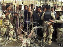 Posto de coleta de armas no Iraque