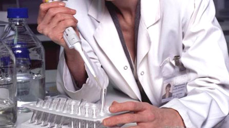 Llaw - ansicr weithiau - gwyddonydd