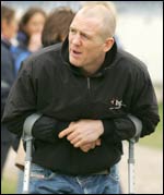 Mike Tindall aided by crutches (Getty image)
