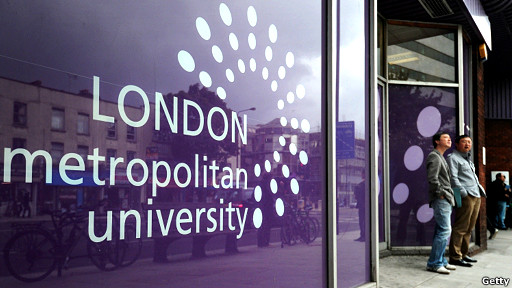 伦敦都会大学校门口