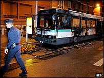 Nanterre'de yakılan otobüs