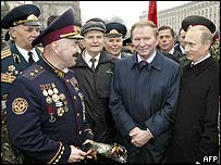 Putin a Kučma s veterány