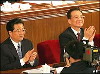 هو جينتائو رييس جمهوری (چپ) و ون جيابائو نخست وزير