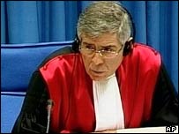 Mahmekenin başyargıcı Richard May