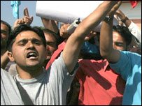 لوگوں کا شدید احتجاج 