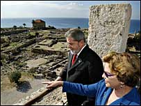 O presidente Lula e a primeira-dama, dona Maria, durante visita ao Líbano