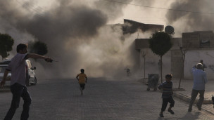 Người dân vùng biên Thổ Nhĩ Kỳ hoảng sợ trước đạn pháo Syria