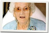 Megan George Davies ar ei phenblwydd yn 90 oed