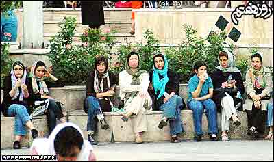 پرسه زنی بچه های تهرانی جمعه شب