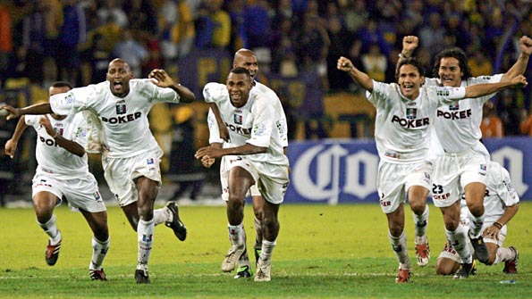 Once Caldas celebrate victory in the 2004 Copa Libertadores