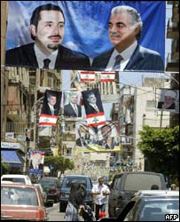 پوستر رفيق حريری، نخست وزير سابق لبنان و پسرش، سعد، در بيروت