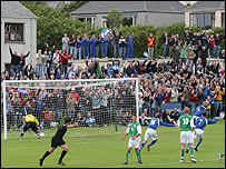 Shetland take the lead in the final.