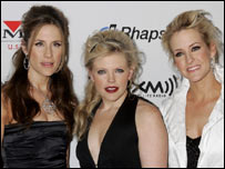 میوزک گروپ ڈکسی چکس کی ایک رکن