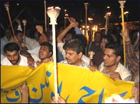 صحافیوں کا مشعل بردار جلوس