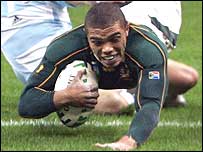 Bryan Habana scores South Africa's third try against Argentina