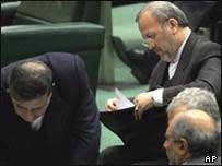 متکی در جلسه مجلس