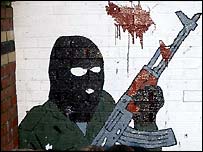 Duvarda İRA militanı resmi