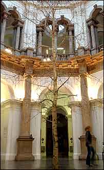 Árvore de Natal na galeria Tate Britain