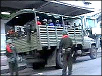 Xe của quân đội Miến Điện tại Rangoon, 28 tháng 9 năm 2007