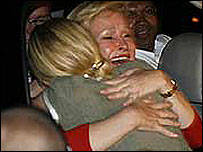 पेरिस हिल्टन अपनी मां के साथ