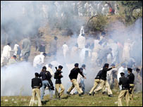 आँसू गैस