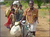 Refugees in Vakarai (library photo)