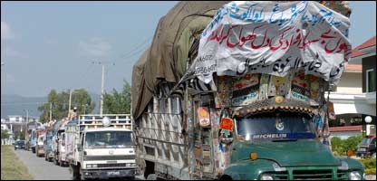 امدادی سامان سے لدے ٹرک