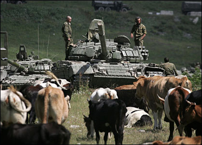 Xe tăng Nga gần ngôi làng Dzhaba