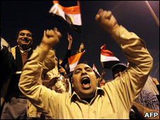 埃及開羅解放廣場上示威民眾徹夜狂歡（11/2/2011）