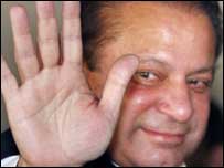 نواز شریف وزراء کے استعفوں کا اعلان کر رہے ہیں