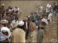 د يو کلي خلک چې له شخړې سره مخ شوي وو