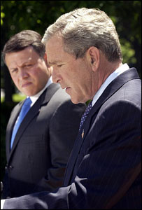 Bush dá entrevista ao lado do rei da Jordânia, Abdullah