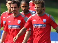 内维尔和英格兰队友