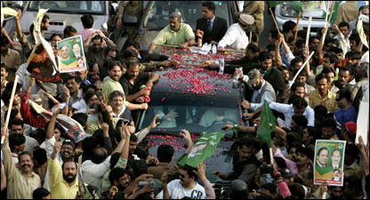 नवाज़ शरीफ़ का काफ़िला